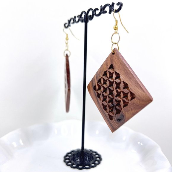 NWT – Charming Charlie – Wooden Square Lattice Gold Tone Fishhook 3.5” Earrings - Picture 4 of 8